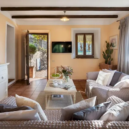 Villa Beltramonto 14, Emma